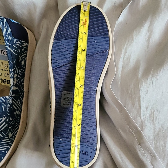 TOMS Avalon Blue Batik Textile Size 5 Women's - Picture 9 of 10